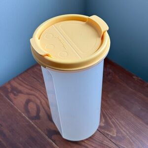 Vintage Tupperware Modular Mates Round Container w/ Yellow Shaker Lid 1641-31